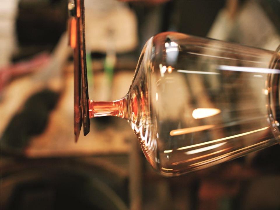 Ein Zalto Glas bei der Herstellung