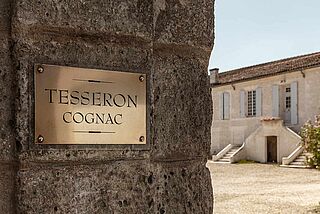 Schild des Weinguts Tesseron