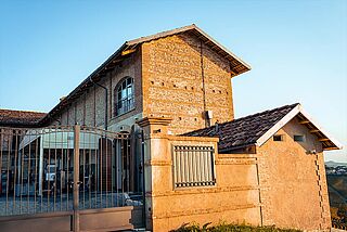 Eingangstor zum Weingut Cascina Penna-Currado