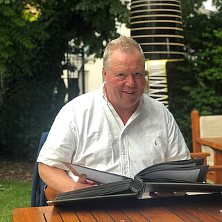 Karte studieren im Jardin des Ramparts