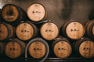 Weinkeller und Weinfaesser des Weinguts Dunn Vineyards Weinkeller und Weinfaesser des Weinguts Dunn Vineyards