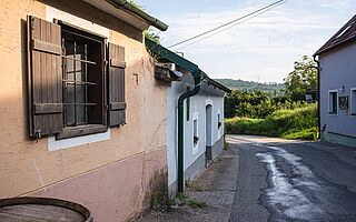 Straße beim Weingut Charly Rol