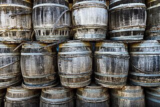 Weinfässer Au Bon Climat