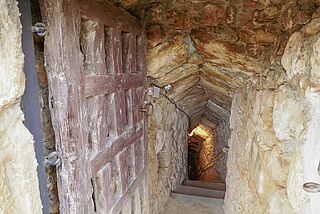 Blick in den Treppenaufgang zum Weinkeller