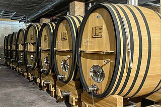 Vinkælder og vintønder på vingården Casa Castillo Vinkælder og vintønder på vingården Casa Castillo