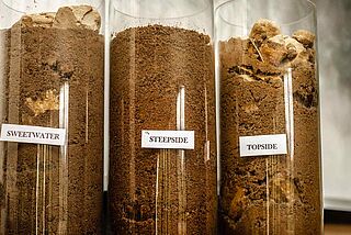 Erde des Weinguts Keermont