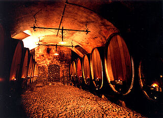 Weinfässer Keller Ziereisen