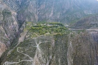 Bergdorf in der nähe von Ao Yun