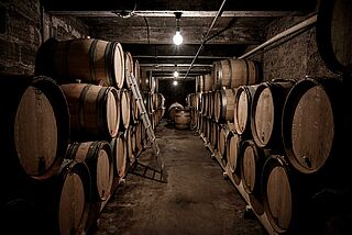 Vinkælder og vintønder på Landron Chartier-ejendommen