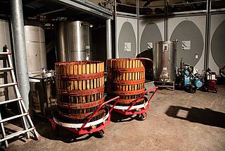 Weinkeller, Weinfässer Bartolo Mascarello