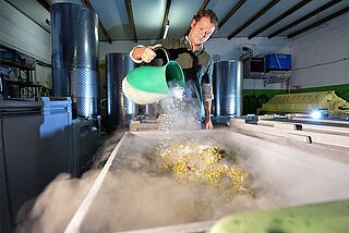 Trockeneis Einsatz im Keller vom Weingut Schätzel Trockeneis Einsatz im Keller vom Weingut Schätzel