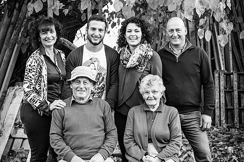 Familie Corino auf dem Weingut 
