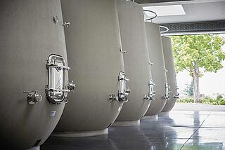 Weintanks des Weinguts La Dauphine