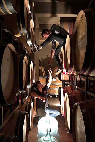 Matías Riccitelli im Weinkeller