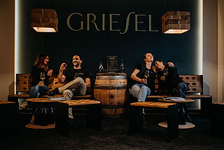Gruppenfoto im Tasting Studio bei Griesel & Compagnie