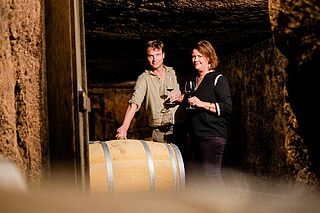 Weinkeller und Winzer:innen des Chateau Bellevue