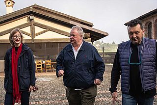 Heiner Lobenberg mit Wein Scout Anja Breit Heiner Lobenberg mit Wein Scout Anja Breit