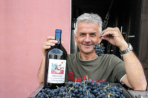 Roberto Voerzio und Weinflasche