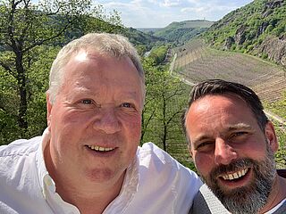 Heiner Lobenberg mit Betriebsleiter Karsten Peter von Hermannsberg Heiner Lobenberg mit Betriebsleiter Karsten Peter von Hermannsberg