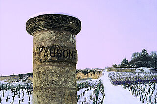 Chateau Ausone im Winter unter Schnee