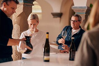 Weintasting im Weinkeller Weintasting im Weinkeller