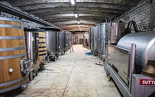 Wein Keller und Weinfässer Les Héritiers Saint-Genys