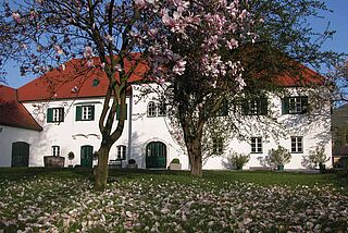 Chateau Prager Ansicht des Weinguts und Chateau Prager