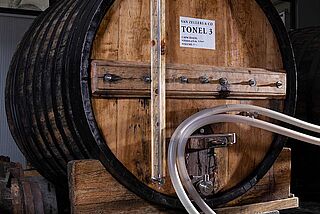 Weinfass im Weinkeller Van Zellers & Co.