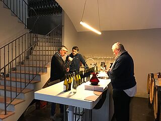 Heiner Lobenberg bei der Weinverkostung