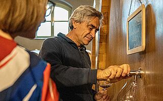 Weinprobe im Weinkeller Vietti