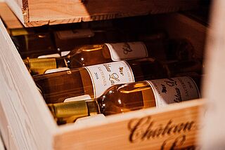 Vin ligger i en kasse