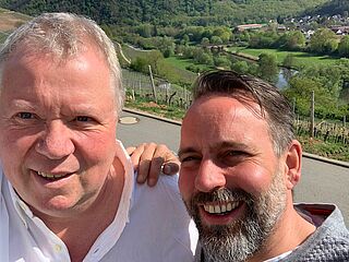Heiner Lobenberg mit Kellermeister Karsten Peter