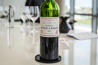 Rotwein auf einem Tisch bei einer Weinverkostung bei Lynch Bages