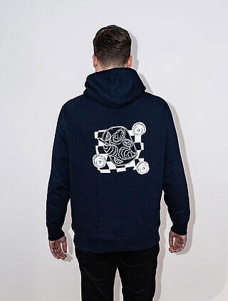 Rückansicht von einem Mann mit Lobenbergs Hoodie