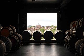 Weinkeller und Weinfaesser Champagne Clandestin Weinkeller und Weinfaesser Champagne Clandestin