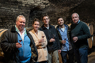 Gemeinsame Weinverkostung im Weinkeller von Jean Grivot