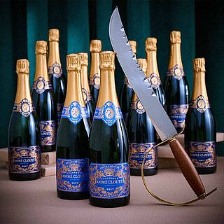 Champagner Flaschen mit Säbel