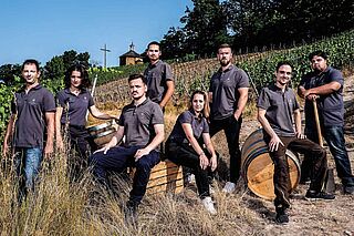 Winzer:innen vor dem Weinberg Heitlinger Winzer:innen vor dem Weinberg Heitlinger