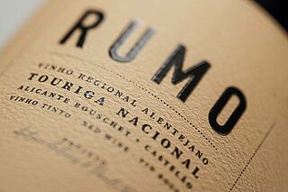 Weinflaschen des Weinguts Rumo Vinhos Weinflaschen des Weinguts Rumo Vinhos