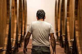 Arbeit im Weinkeller vom Weingut Pian delle Vigne Arbeit im Weinkeller vom Weingut Pian delle Vigne