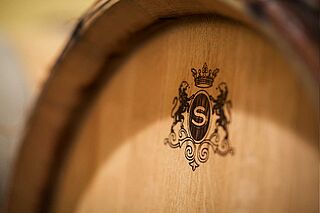 Weinfasslagerung im Weinkeller Suenen Weinfasslagerung im Weinkeller Suenen