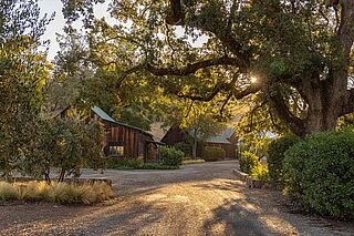 Auffahrt des Weinguts Eisele Vineyard Auffahrt des Weinguts Eisele Vineyard