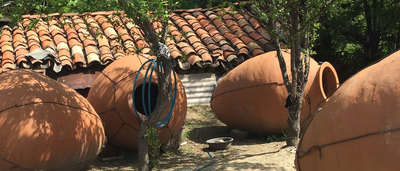 Natur, Amphore, Orange – neuer Wein in alten Schläuchen?