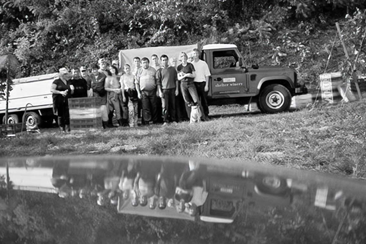 Shelter Winery Team von Shelter Winery im Weinberg