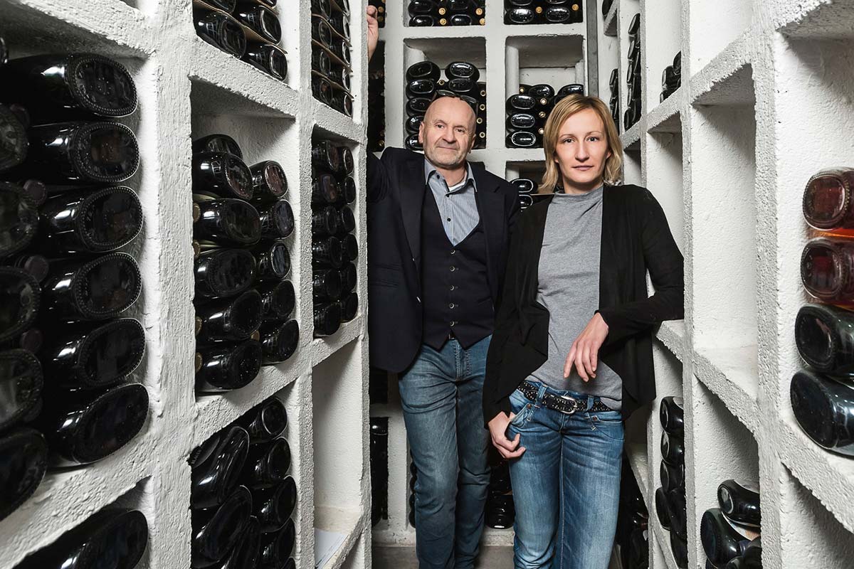 Horst und Sandra Sauer im Weinkeller
