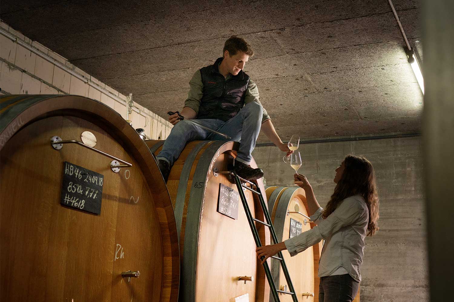 Bei Peter Jakob Kühn im Weinkeller