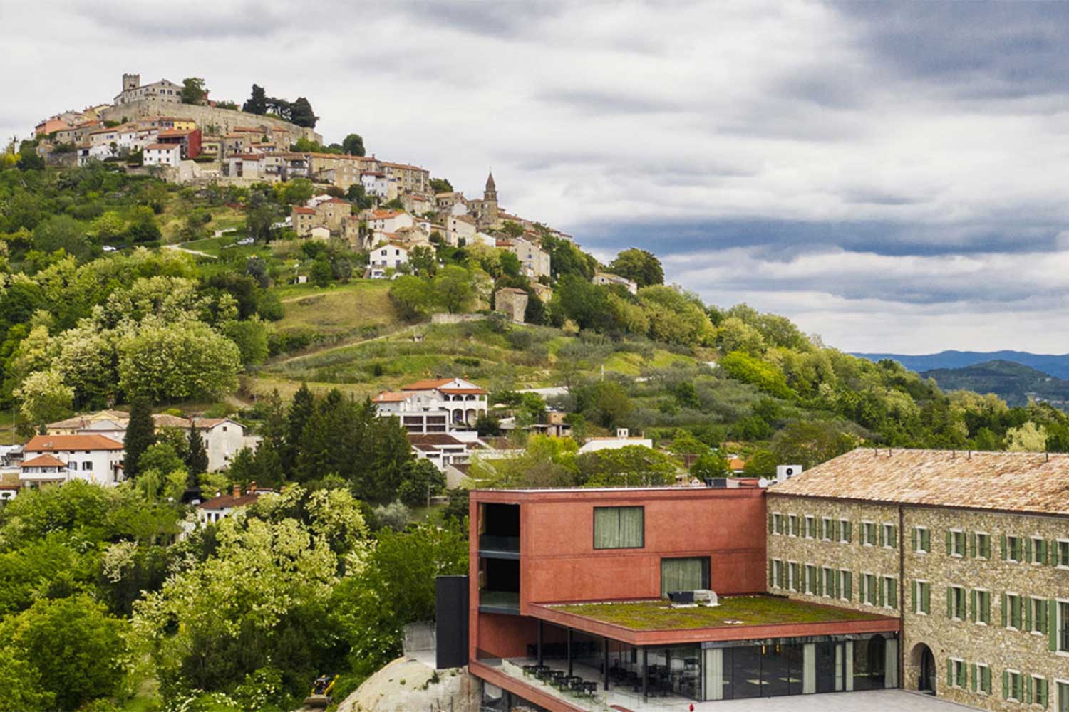 Vina Roxanich Weingut mit Ausblick auf Stadt