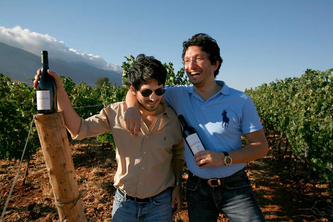 Die beiden Brüdern Sandro und Karim Saadé auf  dem Weingut Bargylus, in den Hochlagen Syriens