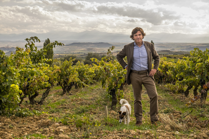 Telmo Rodriguez auf einem seiner Weinfelder