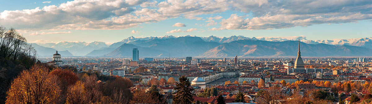 Blick über Turin, im Hintergrund die Berge